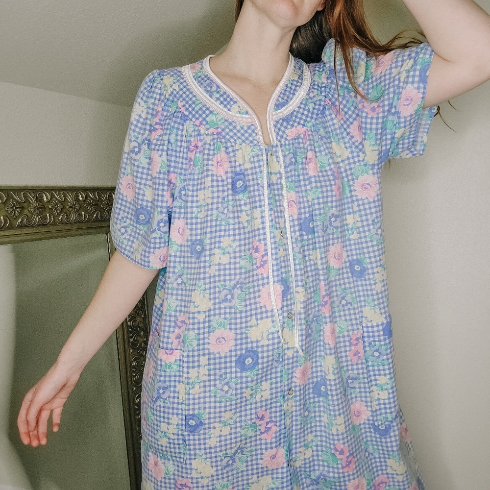 Vintage Floral Robe - Picture 3 of 10